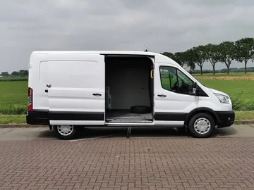Vettore Furgone Ford Transit in Antwerpen Belgio